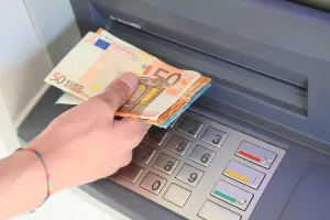 Cómo hacer depósitos en efectivo en cajeros automáticos: Guía práctica