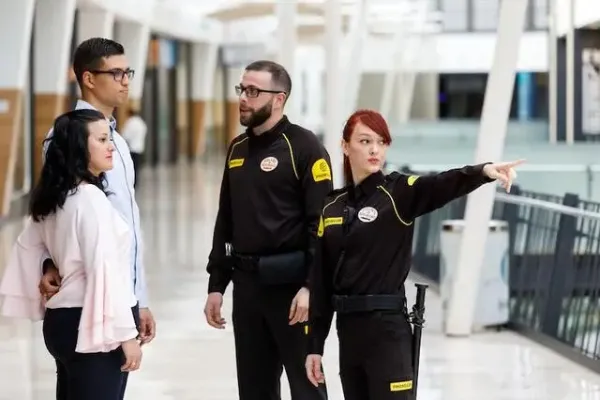 Vigilantes de Prosegur Security en Centro Comercial