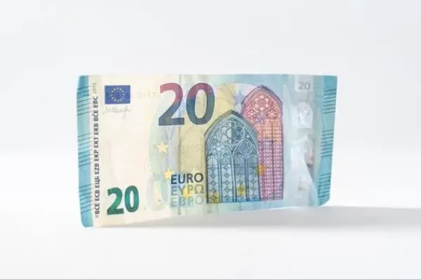 ¿Qué sucede cuando los cajeros automáticos detectan billetes falsos?