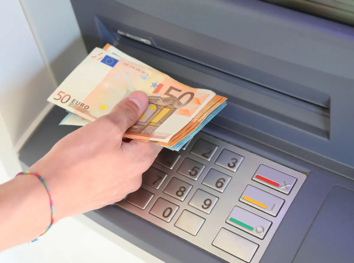 como depositar dinero en el cajero
