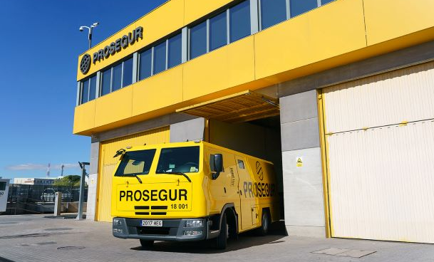 Prosegur impulsa la optimización energética en su mayor base logística a través de paneles fotovoltaicos y un nuevo sistema de iluminación prosegur eficiencia energética