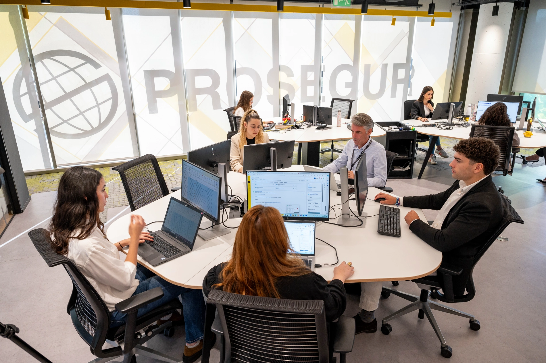 Telefónica incorporará la IA Generativa al puesto de trabajo de Prosegur en Península Ibérica y Latinoamérica Telefónica incorporará la IA Generativa al puesto de trabajo de Prosegur en Península Ibérica y Latinoamérica