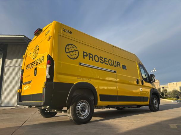 Prosegur Cash desarrolla el primer vehículo blindado eléctrico pionero en España Prosegur Cash desarrolla el primer vehículo blindado eléctrico pionero en España