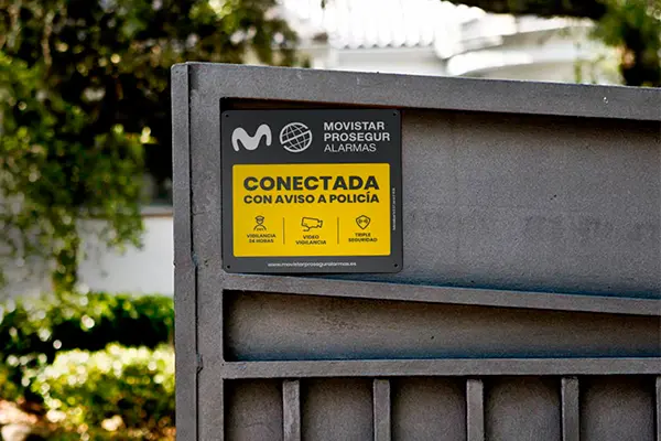 Placa disuasoria de Movistar Prosegur Alarmas